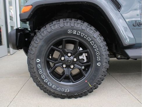 New 2025 Jeep Gladiator Sport image 33