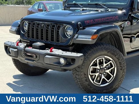 Used 2025 Jeep Gladiator Rubicon AWD/4WD image 2