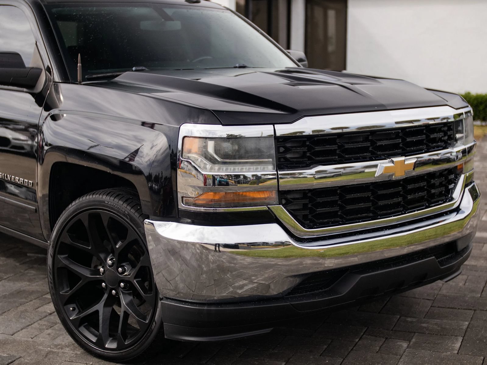 Used 2016 Chevrolet Silverado 1500 LT RWD image 3
