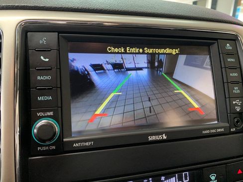 Used 2012 Jeep Grand Cherokee Laredo AWD/4WD image 16