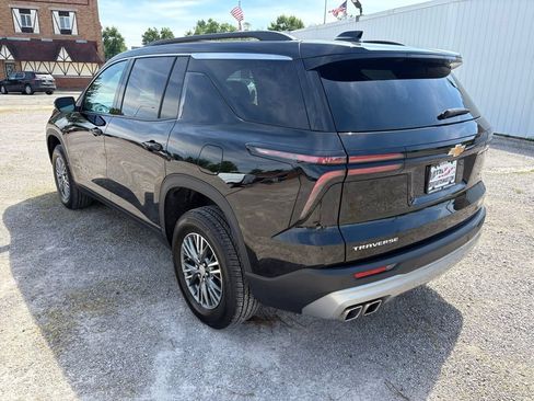 Used 2025 Chevrolet Traverse LT FWD image 5