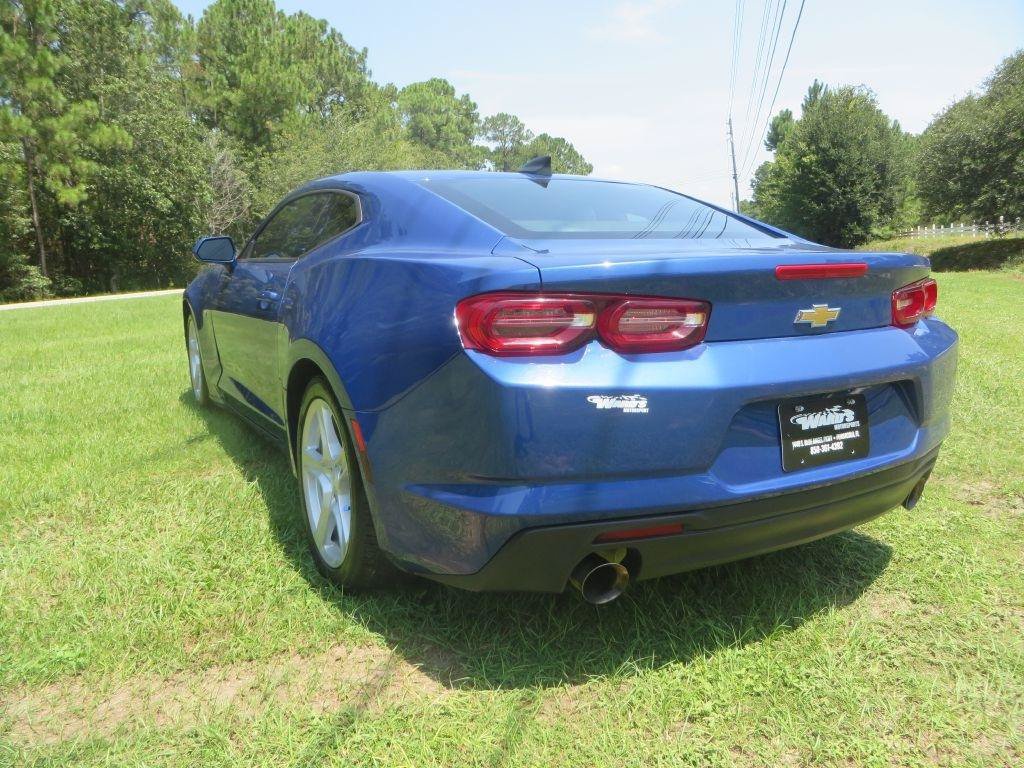 Used 2022 Chevrolet Camaro LT RWD image 8