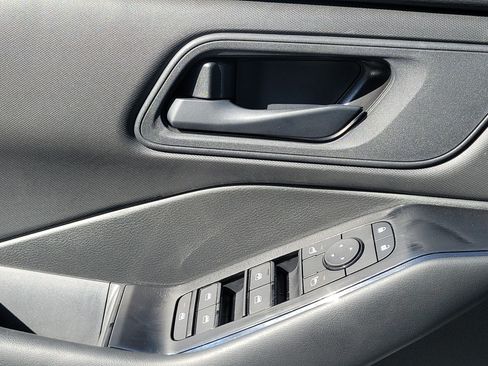 Certified 2025 Nissan Rogue S FWD image 12