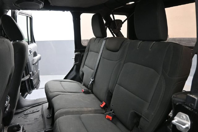 Used 2018 Jeep Wrangler Unlimited Sahara w/ Safety Group AWD/4WD image 15