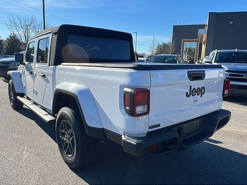 Used 2024 Jeep Gladiator Sport image 10