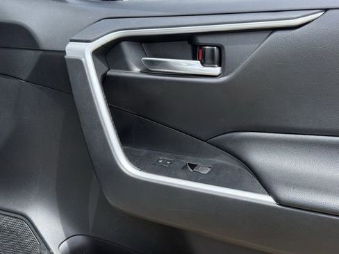 Used 2022 Toyota RAV4 XLE FWD image 27