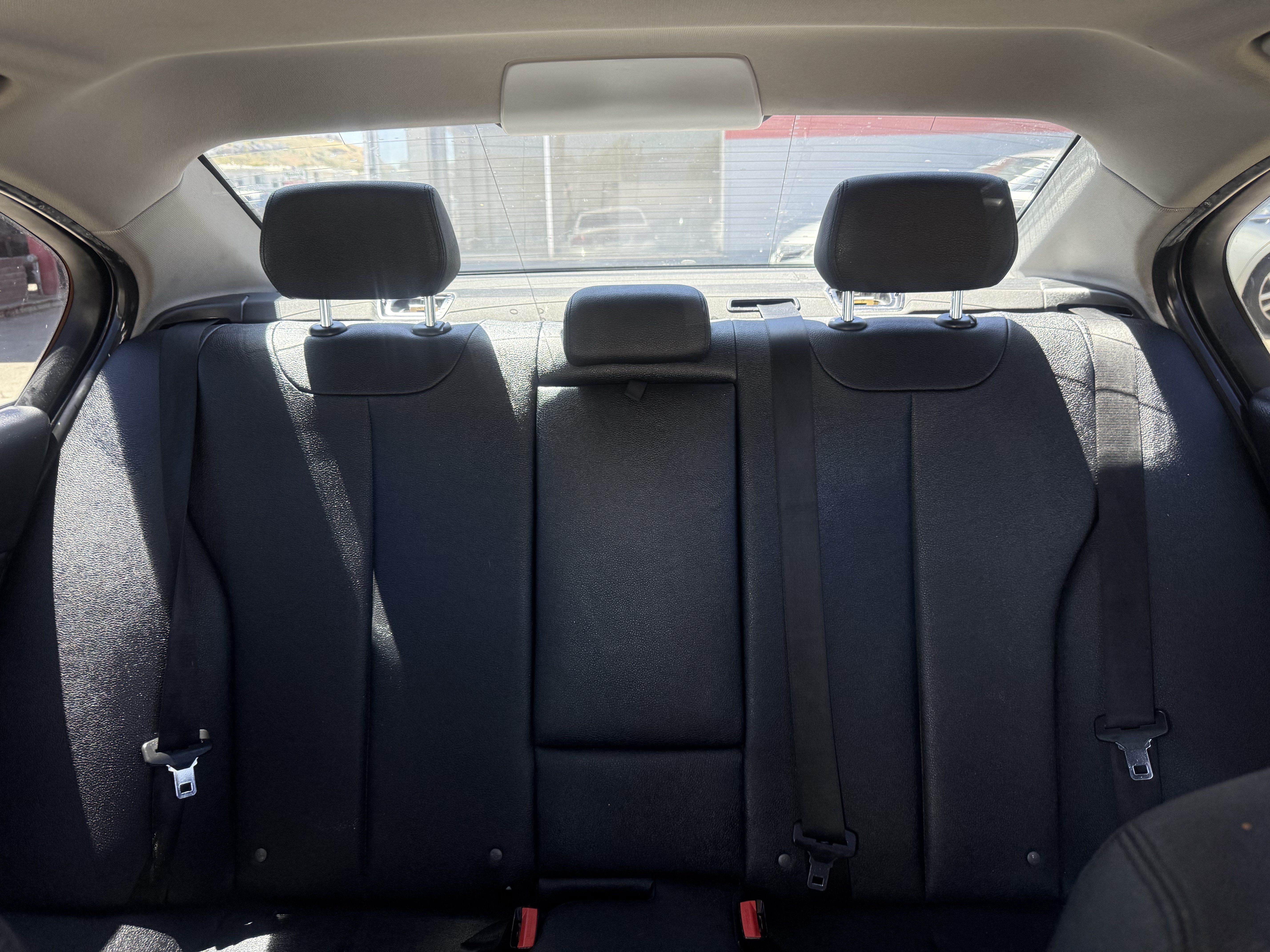 Used 2018 BMW 320i Sedan RWD image 15