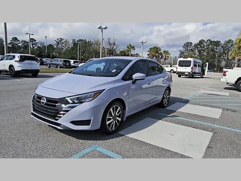 Used 2025 Nissan Versa SV w/ Trunk Package image 21