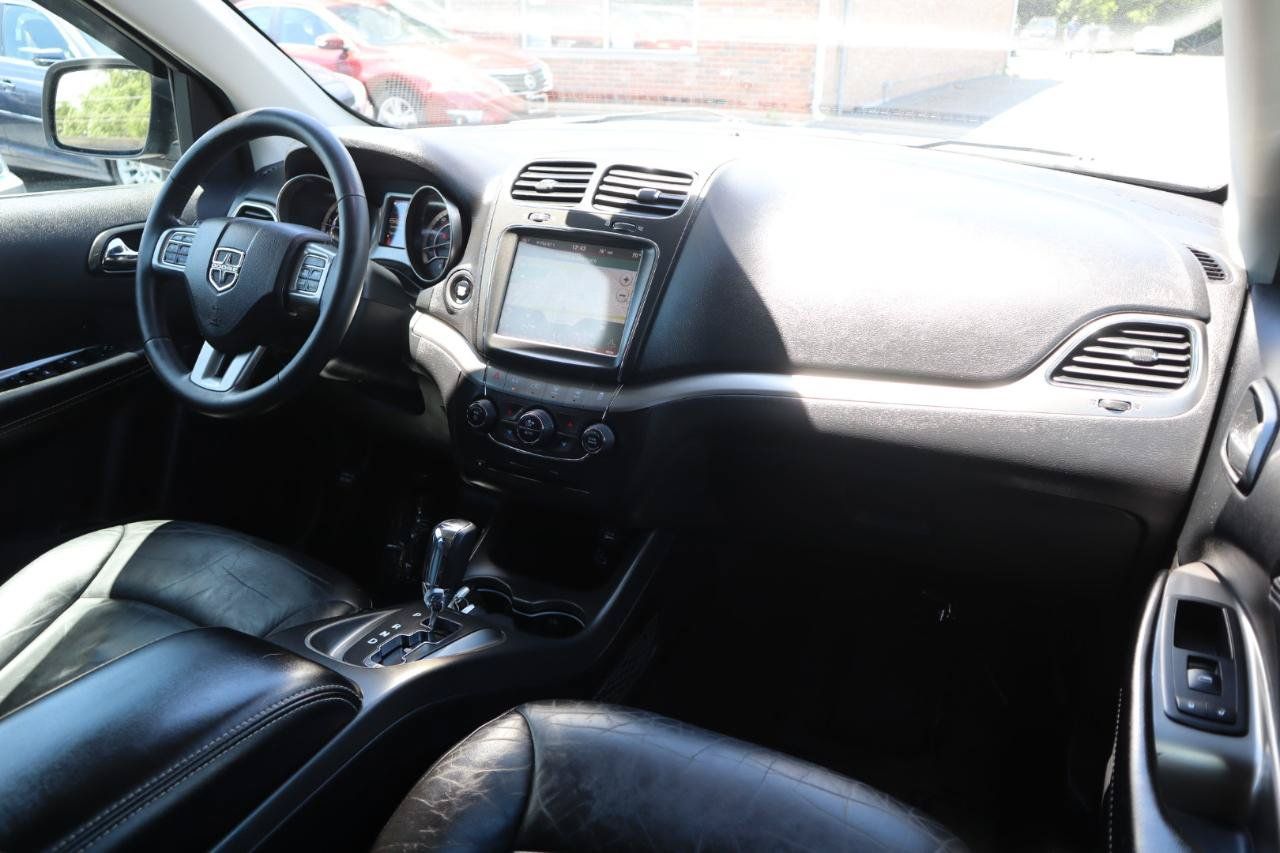 Used 2018 Dodge Journey Crossroad w/ Nav & Sun Group FWD image 11