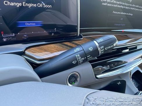 Used 2024 Cadillac Escalade ESV Premium Luxury Platinum image 26