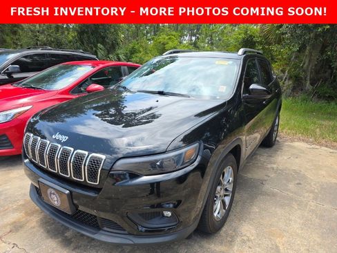 Used 2019 Jeep Cherokee Latitude Plus w/ Comfort/Convenience Group FWD image 1