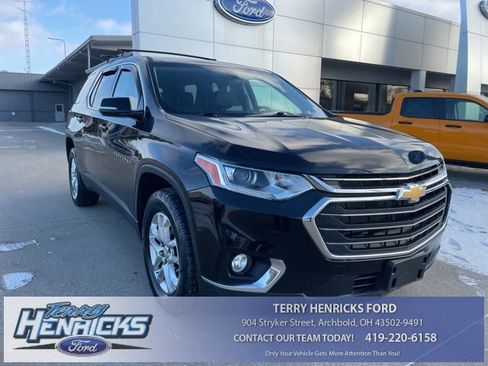 Used 2020 Chevrolet Traverse LT image 1