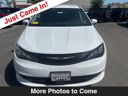 Used 2022 Chrysler Voyager LX FWD image 9