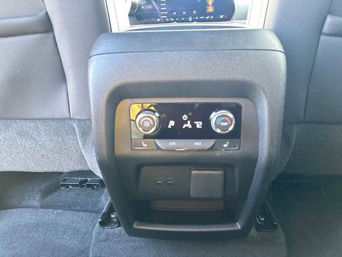 Certified 2024 Chevrolet Traverse RS image 22