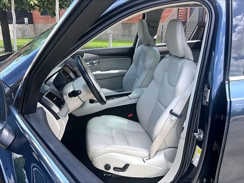 Used 2025 Volvo XC90 B6 Plus AWD/4WD image 33