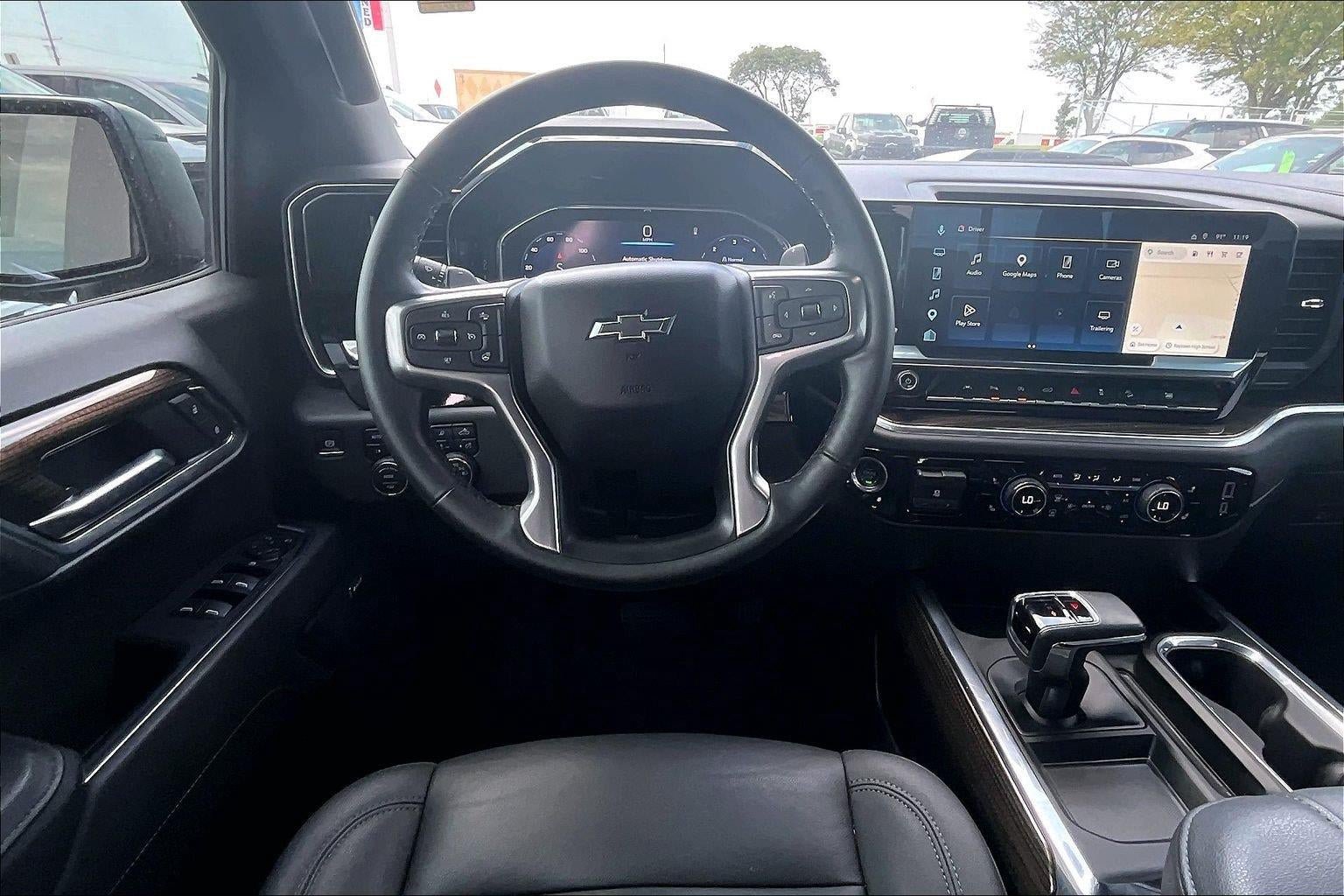 Used 2025 Chevrolet Silverado 1500 LT Trail Boss w/ LT Trail Boss Premium Package AWD/4WD image 5