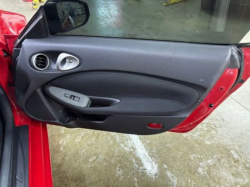Used 2015 Nissan 370Z Coupe RWD image 13