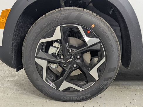 New 2026 Kia Seltos S image 9