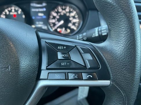 Used 2017 Nissan Rogue S image 19