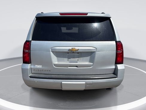 Used 2017 Chevrolet Suburban LT image 7