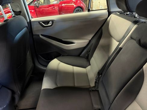 Used 2018 Hyundai Ioniq SEL image 33