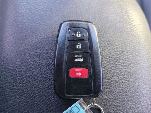 Certified 2018 Toyota Camry SE w/ Convenience Package image 26