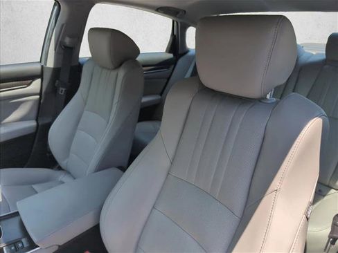 Used 2018 Honda Accord Touring image 10