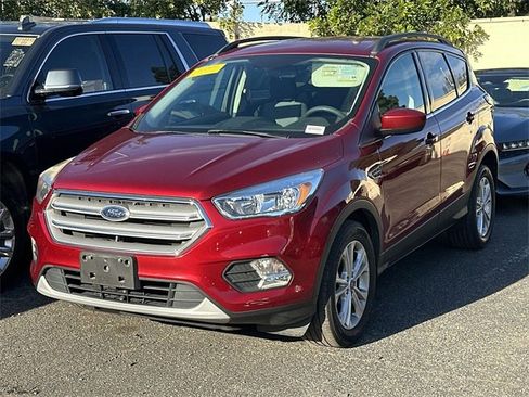 Used 2018 Ford Escape SE w/ SE Sync 3 Package image 3