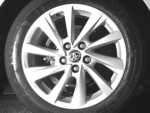 Used 2022 Toyota Camry LE AWD/4WD image 15