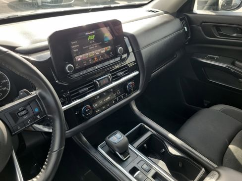 Used 2025 Nissan Pathfinder SV FWD image 29