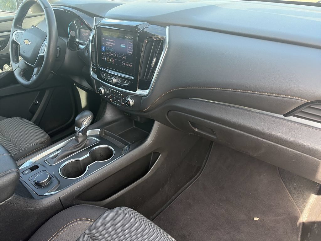 Used 2021 Chevrolet Traverse LT FWD image 32