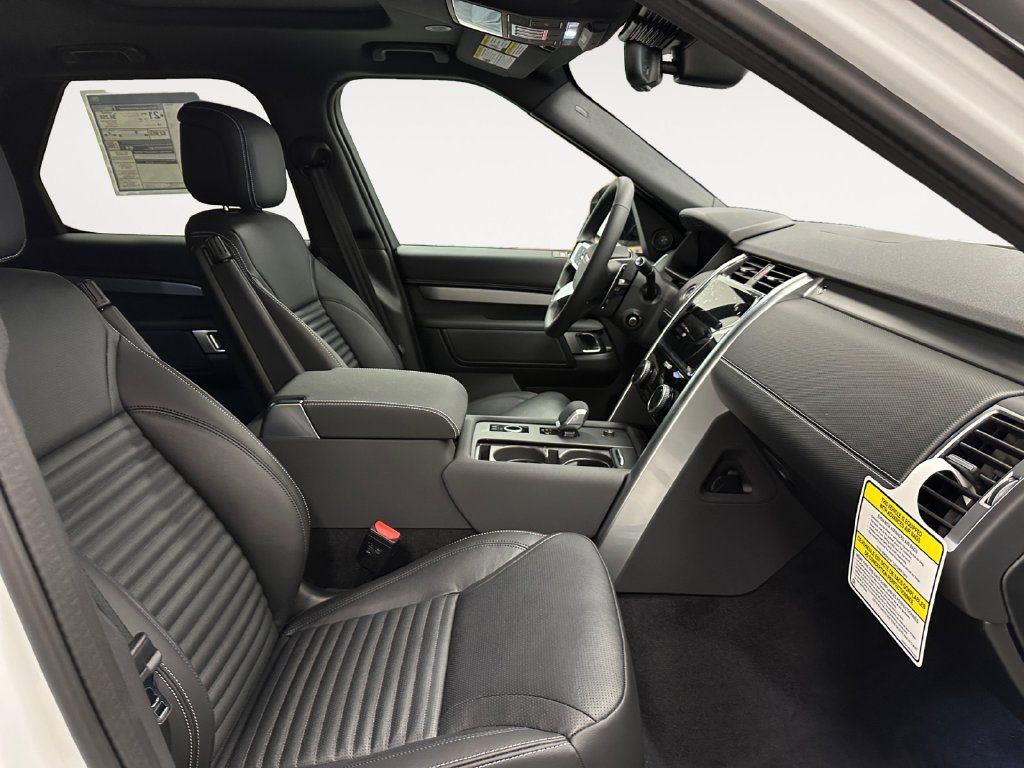 New 2026 Land Rover Discovery Dynamic SE AWD/4WD image 15