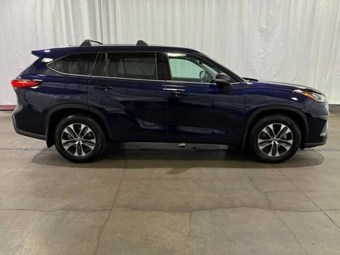Certified 2020 Toyota Highlander XLE image 3