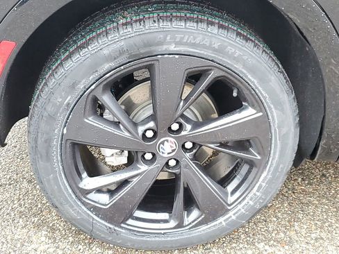 Used 2023 Buick Envision Essence w/ Sport Touring Package image 34