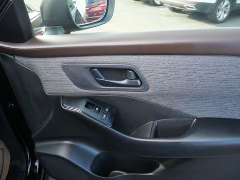 Used 2023 Nissan Rogue S image 18