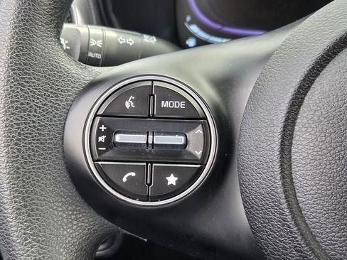 Used 2025 Kia Soul LX w/ LX Technology Package FWD image 28