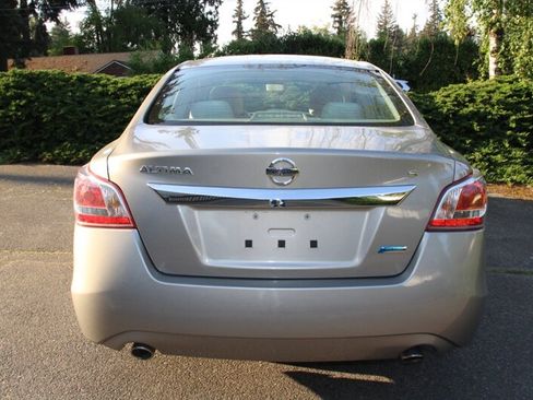 Used 2013 Nissan Altima 2.5 S FWD image 10