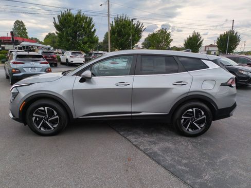 Used 2025 Kia Sportage LX FWD image 4