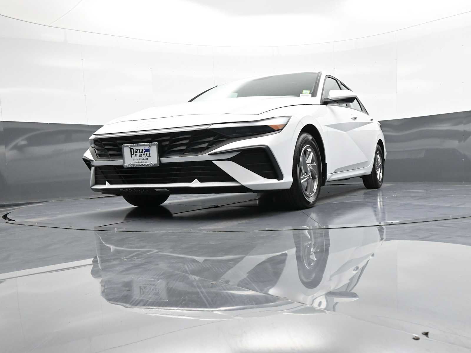 Used 2025 Hyundai Elantra SE FWD image 25