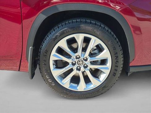 Used 2024 Toyota Highlander Limited FWD image 21