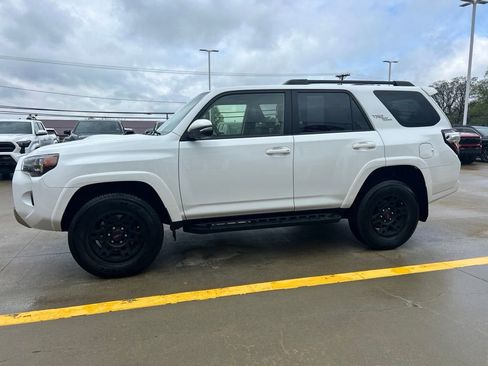 Used 2024 Toyota 4Runner TRD Off-Road Premium w/ Moonroof Package AWD/4WD image 4