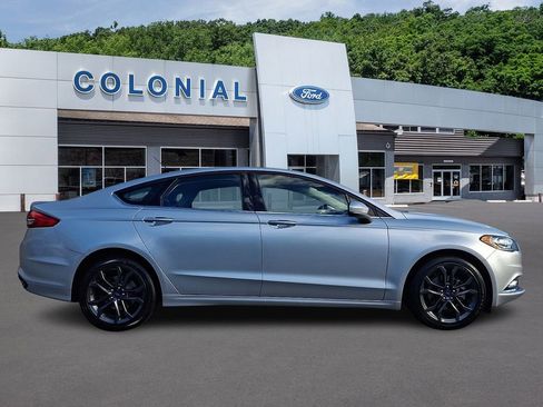 Certified 2018 Ford Fusion SE w/ Equipment Group 201A image 7