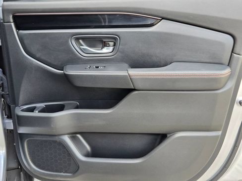 Used 2025 Honda Pilot TrailSport image 29