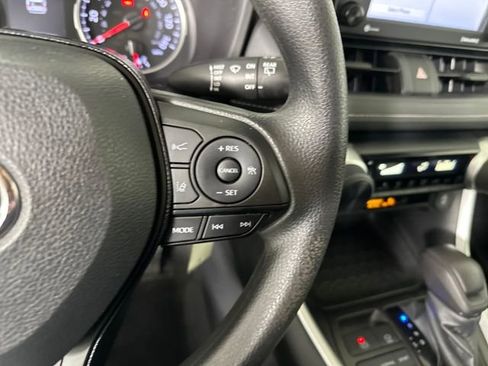 Used 2021 Toyota RAV4 LE image 16