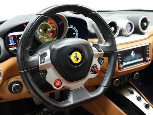 Used 2017 Ferrari California T image 32