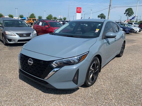 Used 2025 Nissan Sentra SV FWD image 4