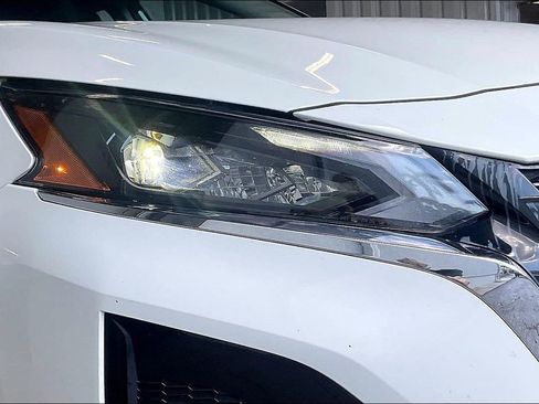 Used 2025 Nissan Altima 2.5 SV image 24