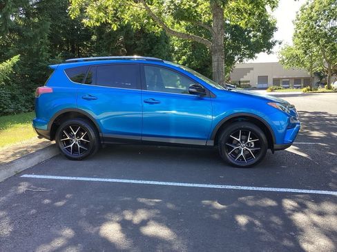 Used 2018 Toyota RAV4 SE w/ Power Extra Value Package AWD/4WD image 20