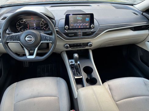 Used 2025 Nissan Altima 2.5 SV FWD image 28