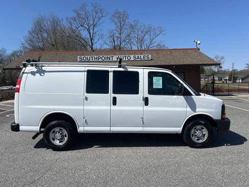 Used 2017 Chevrolet Express 2500 RWD image 2